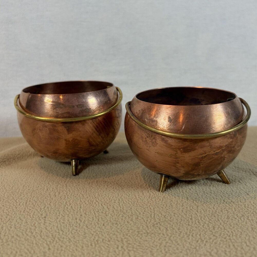 Pair Vtg Sutton Copper Mfg Solid Copper Miniature Cauldrons Brass Feet Handles